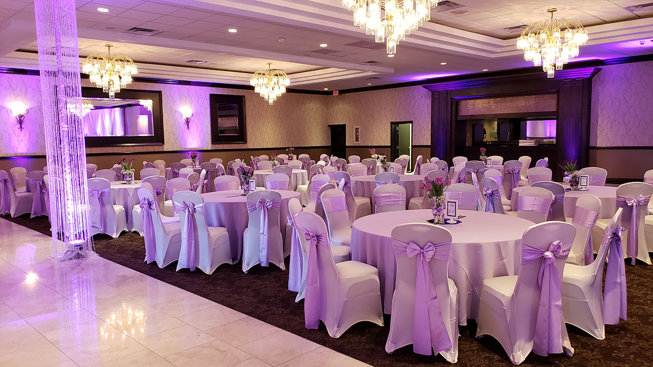 Looking for the perfect wedding? Call on Fabulous Events to supply all of your event rentals. We have table linens, runners, uplighting, pipe and drape, napkins and more for your event rental.