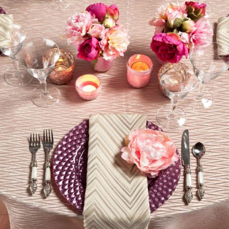 Cameo Rhythm Table Linen with Ecru Xander Napkin