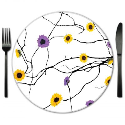 Rent designer glass placemats from Fabulous Events and Lola Valentina
