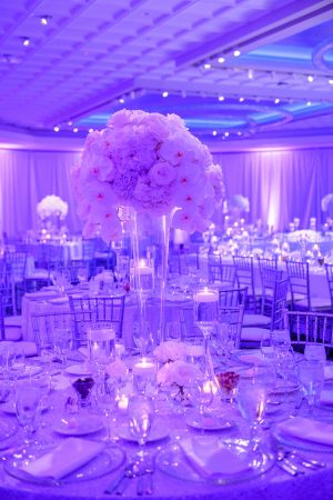 Table Linen and Charger rentals from Fabulous Events. Nationwide shipping.